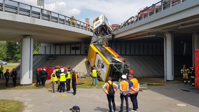 Wypadek autobusu w Warszawie. Nowe fakty w sprawie kierowcy