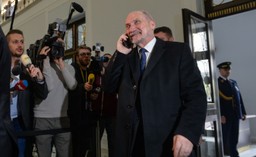 Grabiec: Grupa posłów PO udała się do MON . Chcą przejrzeć dokumenty dotyczące przetargu na zakup śmigłowców