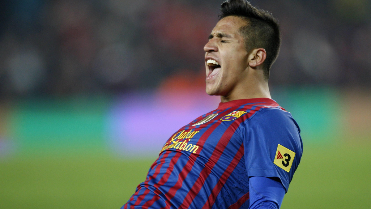 Napastnik Barcelony, Alexis Sanchez mógł latem trafić do Realu Madryt. Według hiszpańskich mediów, gdyby Chilijczyk wybrał ofertę Królewskich mógłby liczyć na dwa razy większe zarobki niż na Camp Nou.