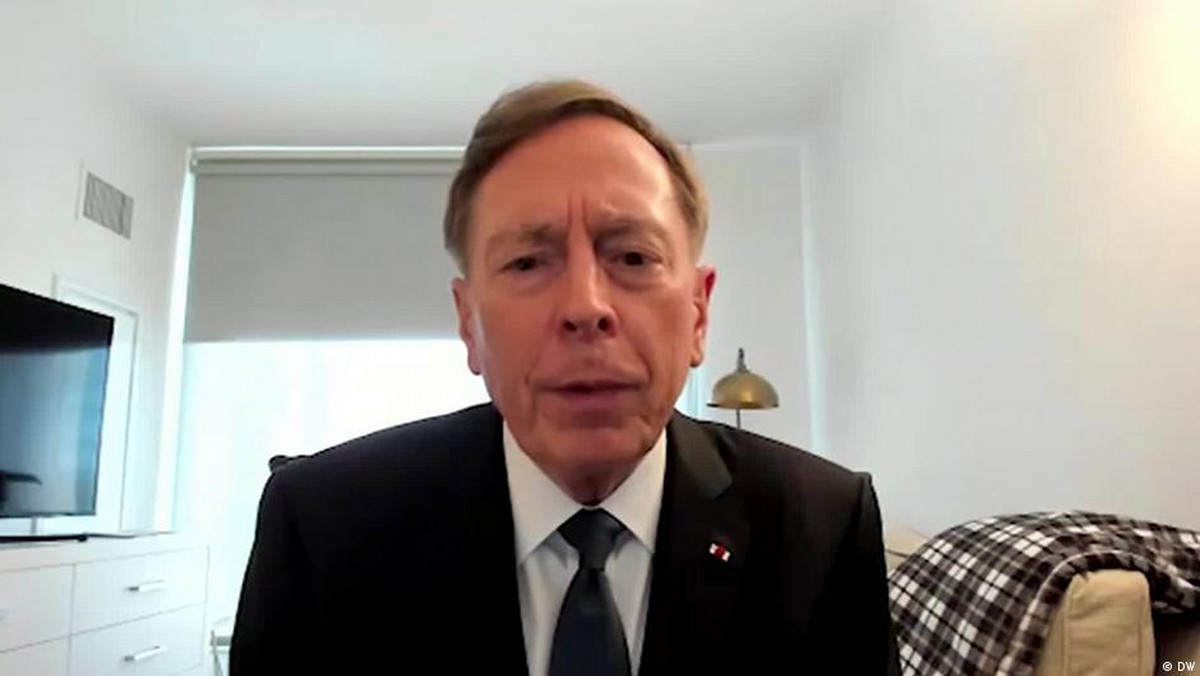 David Petraeus uważa wojnę Rosji w Ukrainie za porażkę. – Zamiast wzmacniać interesy Rosji, wzmacnia ona NATO – powiedział DW były szef CIA.