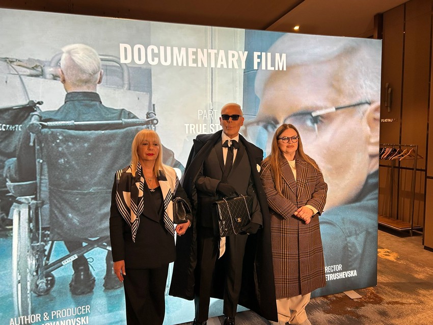 Boki 13 sa majkom stigao na premijeru filma