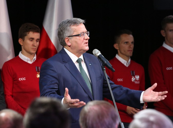 Michał Kwiatkowski i Rafał Majka odznaczeni przez Bronisława Komorowskiego. ZDJĘCIA