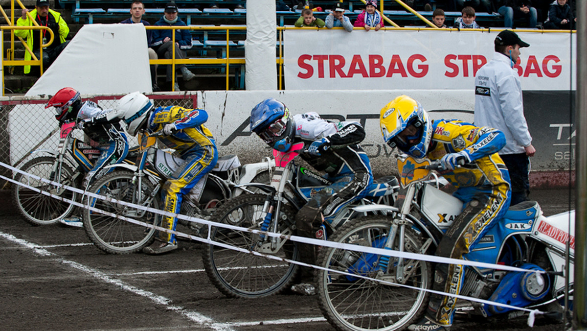 Czwarta kolejka Speedway Ekstraligi nie zmieniła losów drużyny Tauron Azoty Tarnów. Jaskółki poniosły kolejną - czwartą już porażkę w tym sezonie, przegrywając na własnym torze z zespołem Caelum Stali Gorzów 41:49 i bez dorobku punktowego - zamykają tabelę. Zdaniem kapitana tarnowskiej drużyny Sebastiana Ułamka, obywatelstwo polskie przyznane Martinowi Vaculikowi może zwiększyć siłę drużyny z Małopolski.