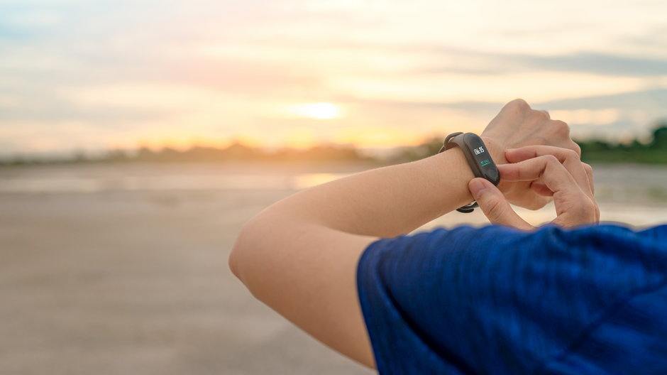 Smartband i smartwatch umożliwiają monitorowanie aktywności fizycznej