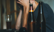 Jak poznać, że wpadłeś w szpony alkoholizmu? Ten sygnał wyzwala reakcję łańcuchową