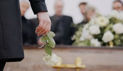 Zasiłek pogrzebowy 2026. ZUS podnosi świadczenia i skraca formalności