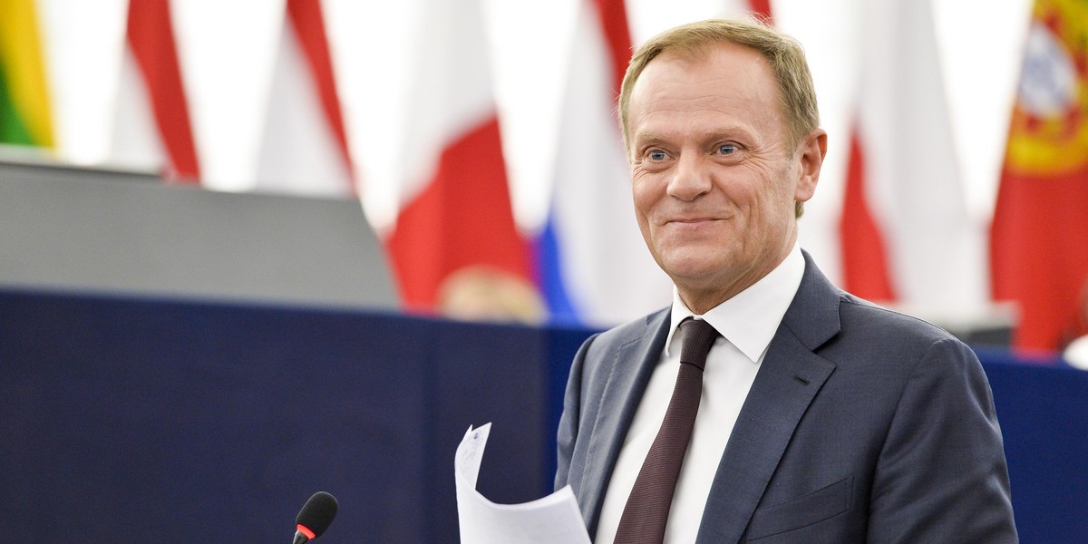 Tusk ośmiesza Kaczyńskiego w Strasburgu. Gromkie brawa i śmiech na sali!