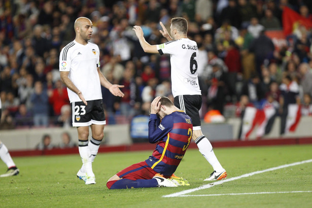 Liga hiszpańska: 500. gol Messiego nic nie dał. Barcelona przegrała z Valencią. Kryzys trwa. WIDEO