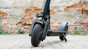 Günstig, praktisch, schnell: Beliebte E-Scooter unter 600 Euro im Vergleich