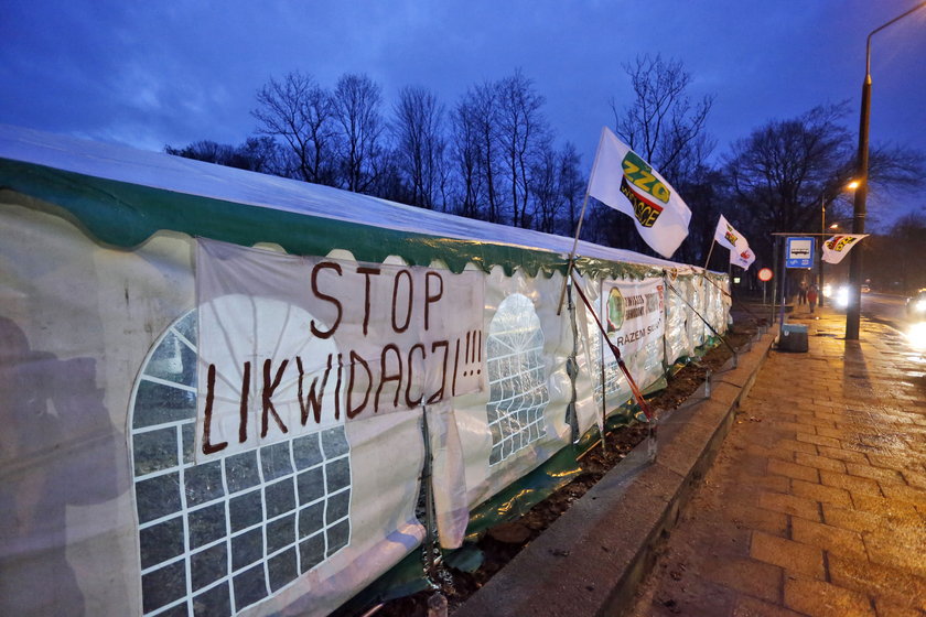 Miasteczko namiotowe przed KWK Bobrek-Centrum