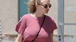 Amanda Seyfried kilka tygodni po porodzie na spacerze