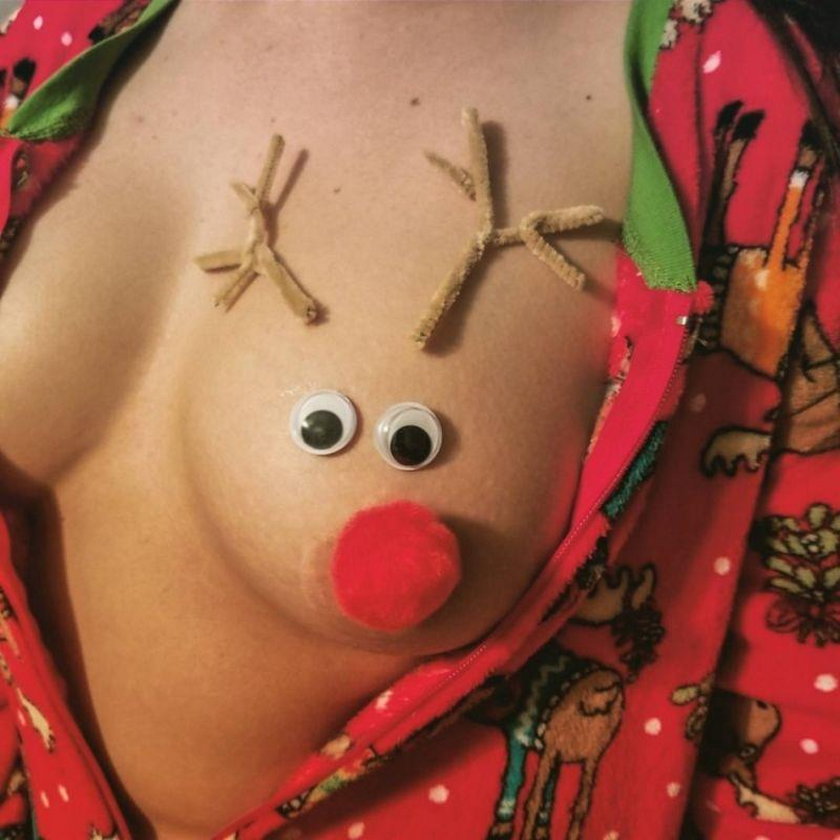Świąteczna moda na "reindeerboob"