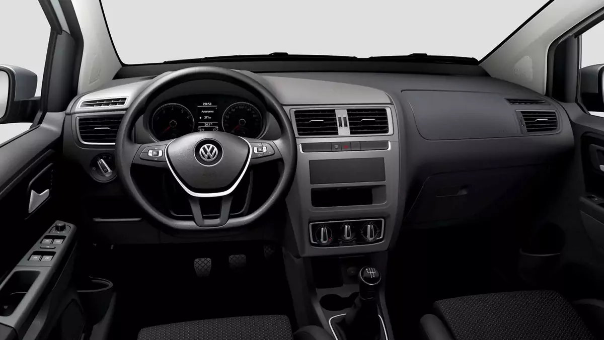 Volkswagen Fox z deską rozdzielczą bez radia jak w latach 90.