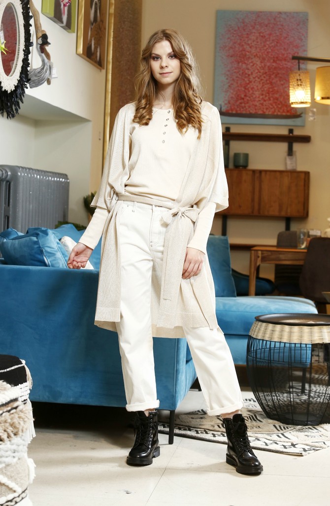 Majica i pantalone C&A, kardigan „Lindex“, martinke Metro“