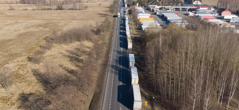 Kto blokuje sankcje na rosyjskie i białoruskie tiry? "Węgry...", "Nie, to trzy inne kraje..."