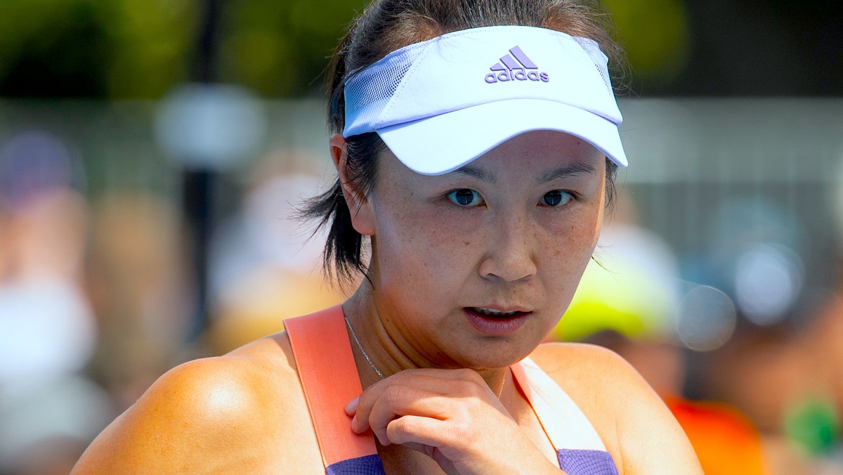 Peng Shuai, tenisistka, liderka światowego rankingu w grze podwójnej, oskarżyła o gwałt byłego wicepremiera Chin.