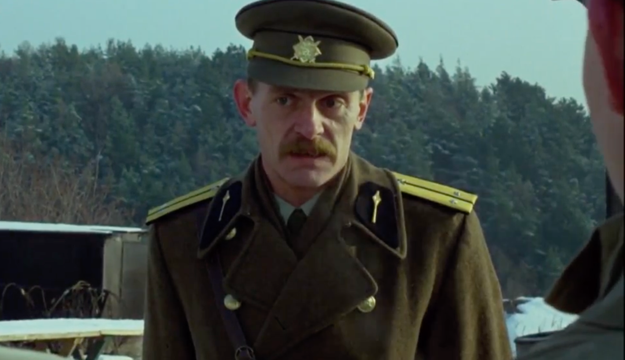 Český herec Jiří Schmitzer vo filme Černí baroni.