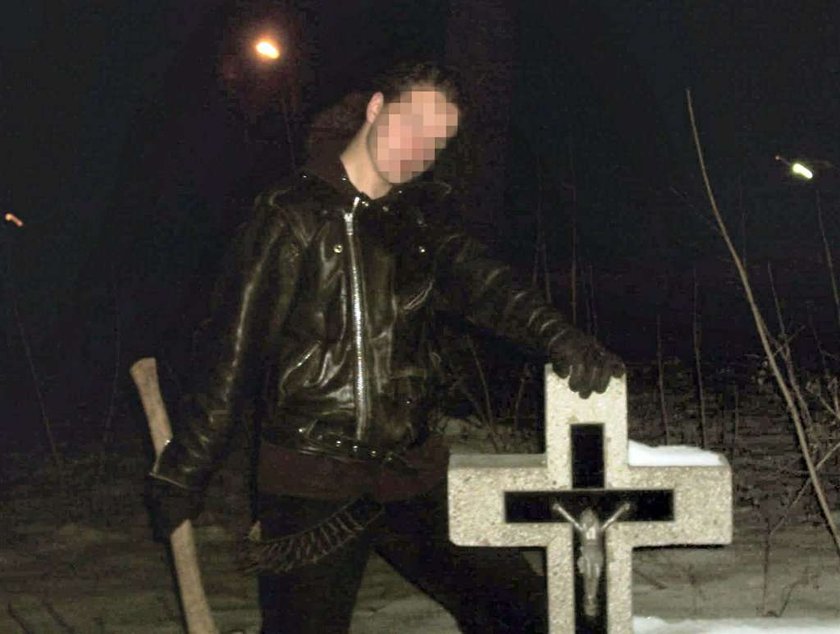 Sataniści zdewastowali cmentarz. Foto