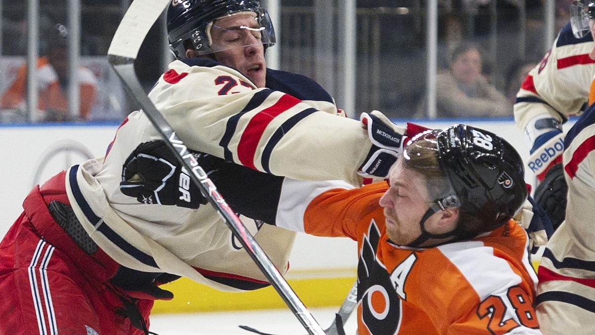 Philadelphia Flyers miała okazję wyrównać porachunki z New York Rangers, ale jej nie wykorzystała. Podobnie jak w Zimowym Klasyku, tak i wczoraj nowojorczycy zagrali lepiej i wygrali z Lotnikami 5:2.