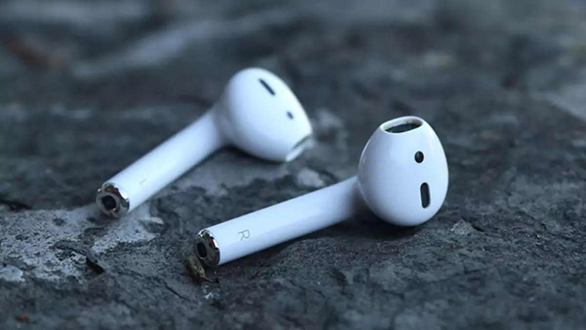 800 złotych mniej na koncie, czyli rok z AirPods od Apple