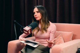 "DEJVID JE ISKAKAO KROZ PROZOR i posramljeno se vraćao kući. Propustio je treninig zbog ŽULJEVA" Viktorija Bekam iskreno do srži govorila o BRAKU I PREVARI MUŽA