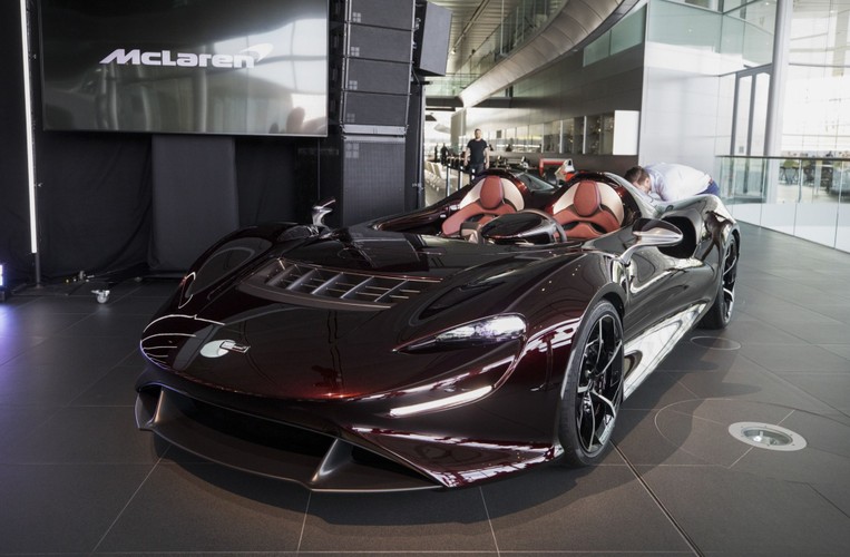 Poprawki wprowadzone zostały także w zawieszeniu.  W szczególności McLaren zmienił sprężyny i amortyzatory, zwiększono szerokość przedniego rozstawu kół, obniżono wysokość jazdy z przodu oraz zaktualizowano oprogramowanie sterujące hydraulicznym układem sterowania podwoziem. 
McLaren zbuduje tylko 765 egzemplarzy modelu 765LT, a pierwsze dostawy rozpoczynają się we wrześniu.