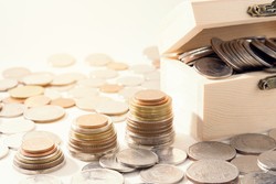 Emerytura wyższa nawet o 1200 zł. I 64 tys. zł wyrównania dla każdego emeryta. Co na to rząd?