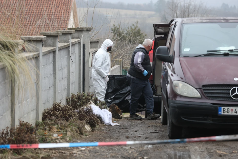 Iznošenje tela nakon požara