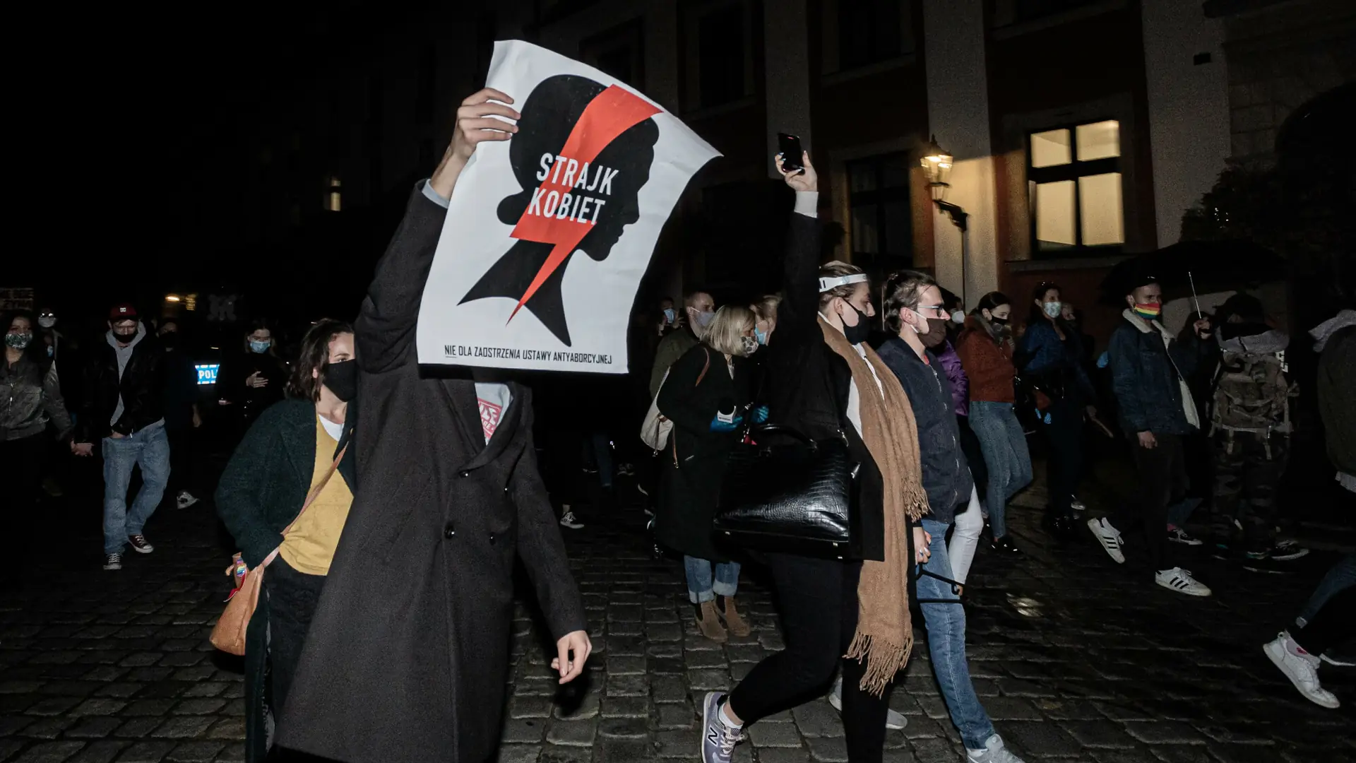 Sąd uniewinnił studentkę. W czasie protestów krzyczała "j**** PiS"