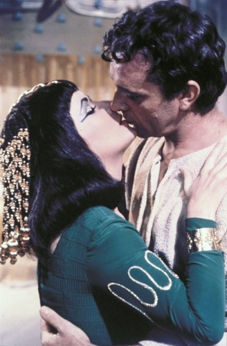 Elizabeth Taylor i Richard Burton w 'Kleopatrze' (1963)