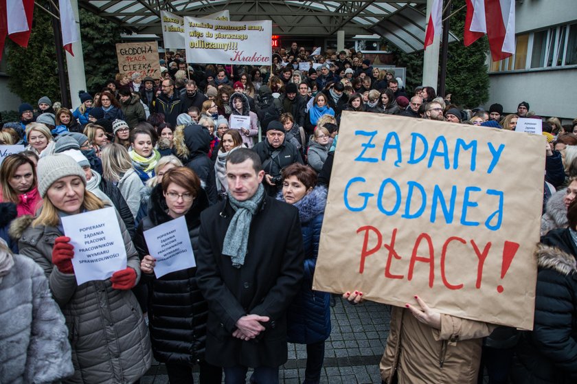 Będą podwyżki w sądach, tylko czy to zatrzyma protest?