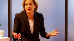 pozorowana wojna węgier z ukrainą. anne applebaum: orban panikuje