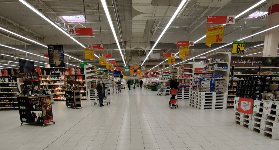 Pracownicy sieci mówią nam, że bojkot nie wpłynął specjalnie na frekwencję w sklepach. Na zdjęciu Auchan w Ustowie