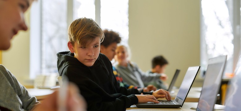 Rząd zmienia zasady. Laptopy dla szkół, a nie uczniów. Nie wszyscy skorzystają