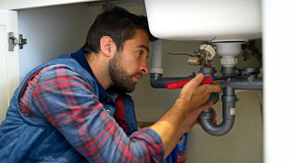 Vodoinstalater objašnjava zašto ključala voda može trajno oštetiti odvodne cevi