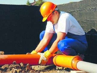 Decyzję wójta o niezwłocznym przyłączeniu nieruchomości do sieci kanalizacyjnej trzeba wykonać
