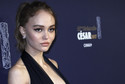 Lily Rose Depp w odważnej kreacji na gali Cezary 2017