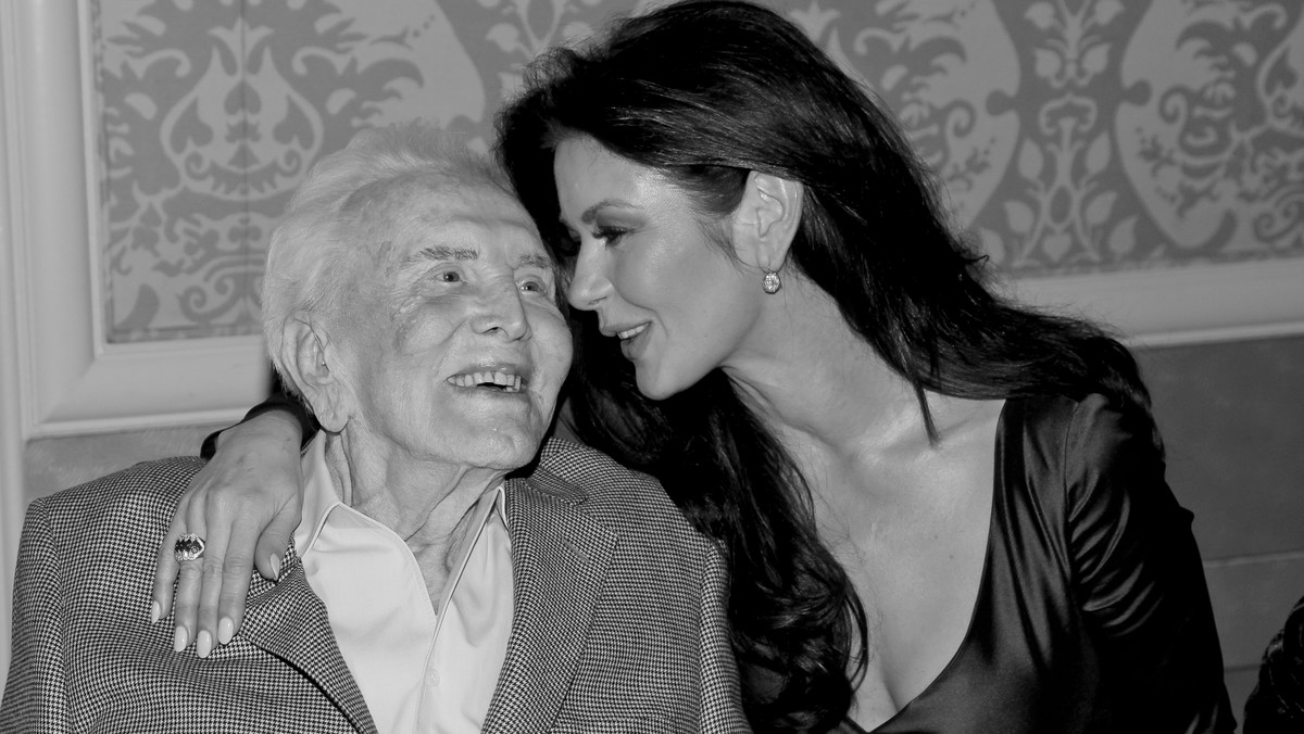 Kirk Douglas nie żyje. Catherine Zeta-Jones i gwiazdy Hollywood żegnają mistrza