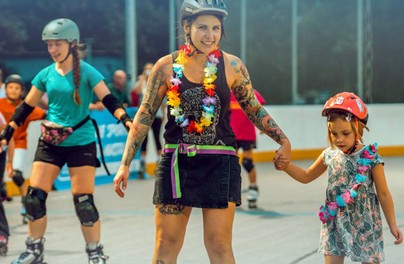 Skate Night Wrocław. Wraca potańcówka na rolkach! Ma być neonowo