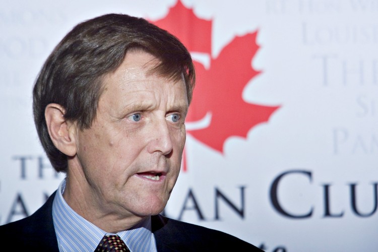 5.  Richard Waugh.
Całkowite wynagrodzenie w 2012 roku: 11,1 mln dol.
Firma: Bank of Nova Scotia.
Aktywa: 662,2 mld dol.
Całkowita stopa zwrotu z akcji: 7,7 proc.
Stopa zwrotu z kapitału własnego:  19,6 proc.
Ranking firmy minus ranking płacy CEO: 2,7 (CEO jest przepłacany)