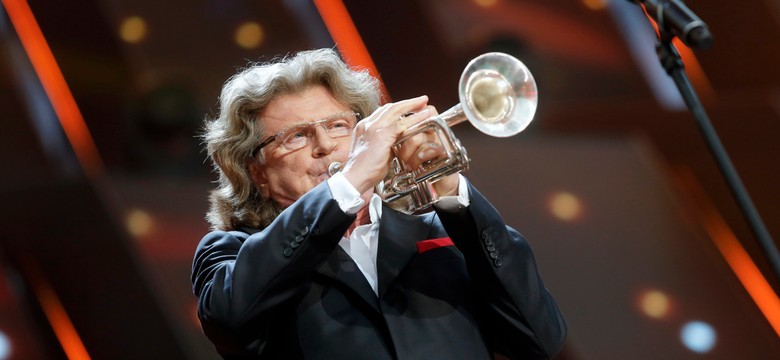 Wakacyjny przebój, który zadebiutował zimą. Skromna poetka, naturyści i Zbigniew Wodecki