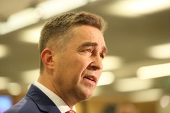 Gryglas szokuje: Nie obejrzę filmu Sekielskiego, tak jak nigdy nie przeczytam 'Mein Kampf'