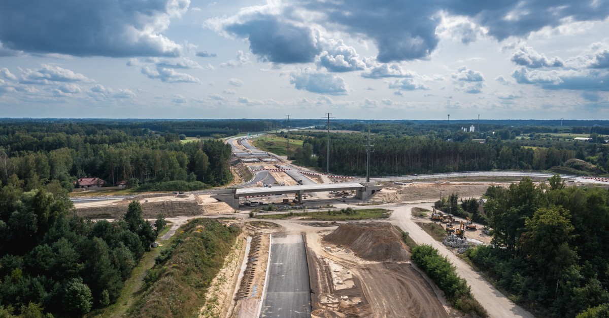  Transportowa rewolucja nie zwalnia tempa. Tylko w tym roku GDDKiA podpisała umowy na budowę 400 km dróg