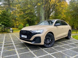 Pierwsza jazda Audi Q8 po liftingu. Główne zmiany to błyskotki, gadżety i bajery