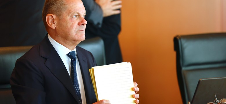 Olaf Scholz ogłasza zakaz działalności Hamasu w Niemczech. I tłumaczy się z wizyty emira Kataru