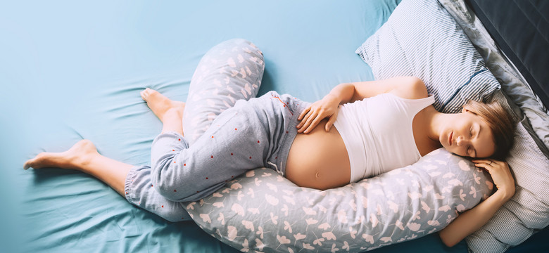 Jak spać w ciąży? Zalecenia dla przyszłych mam