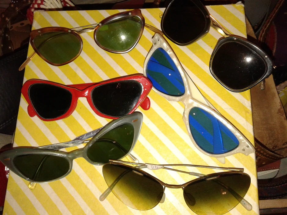 Vlasnik je naročito ponosan na kolekciju vintage naočara