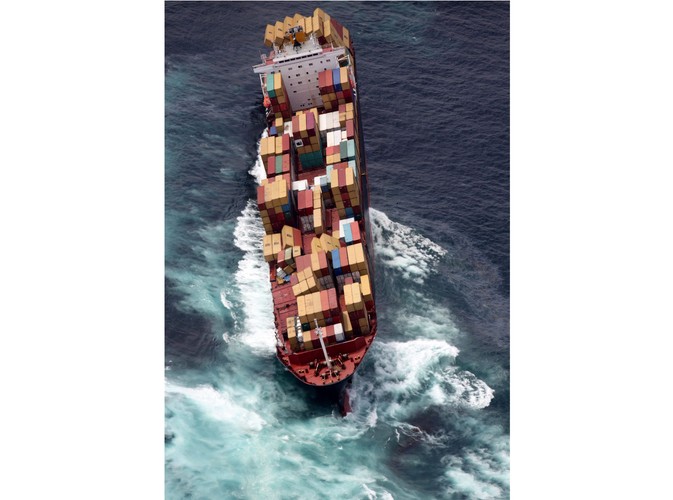 Tonący u wybrzeży Nowej Zelandii statek Rena