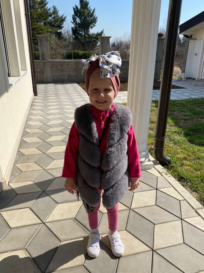 Obožava da se modira i šminka