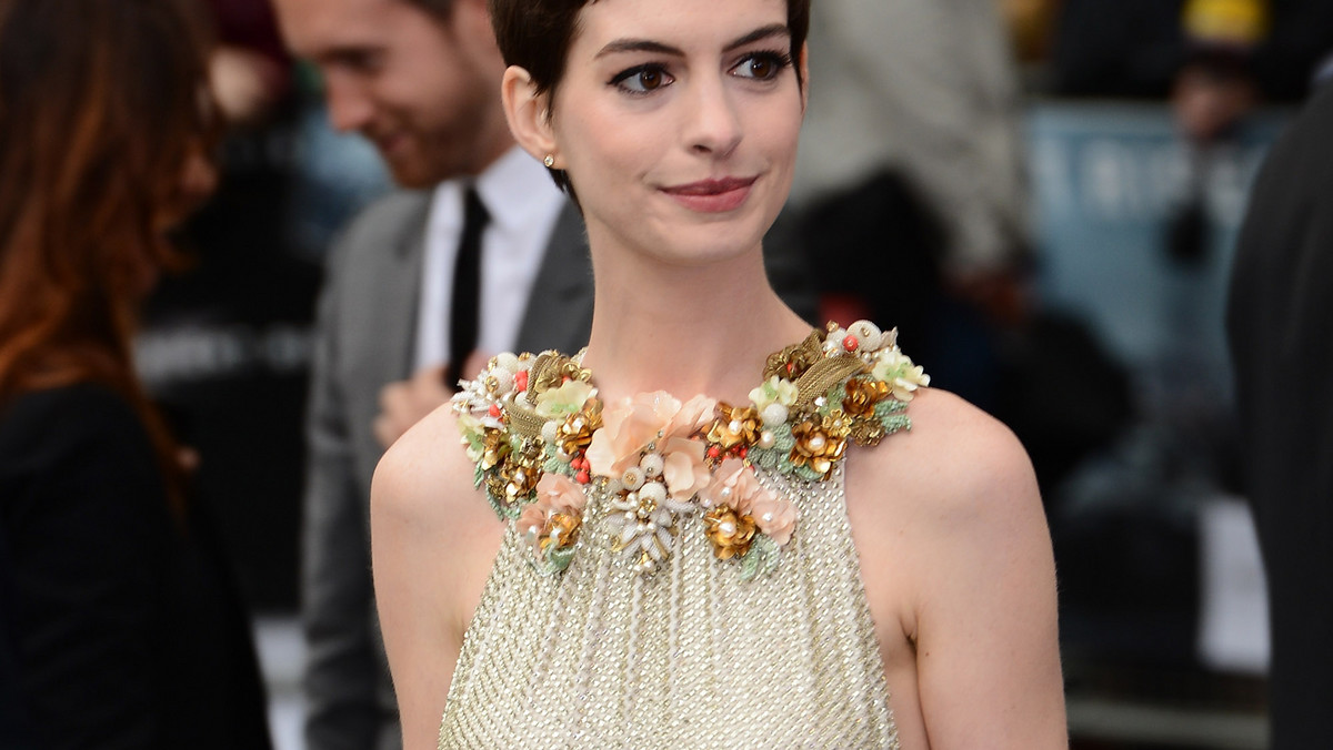 Anne Hathaway i Marion Cotillard na premierze filmu "Mroczny rycerz powstaje"